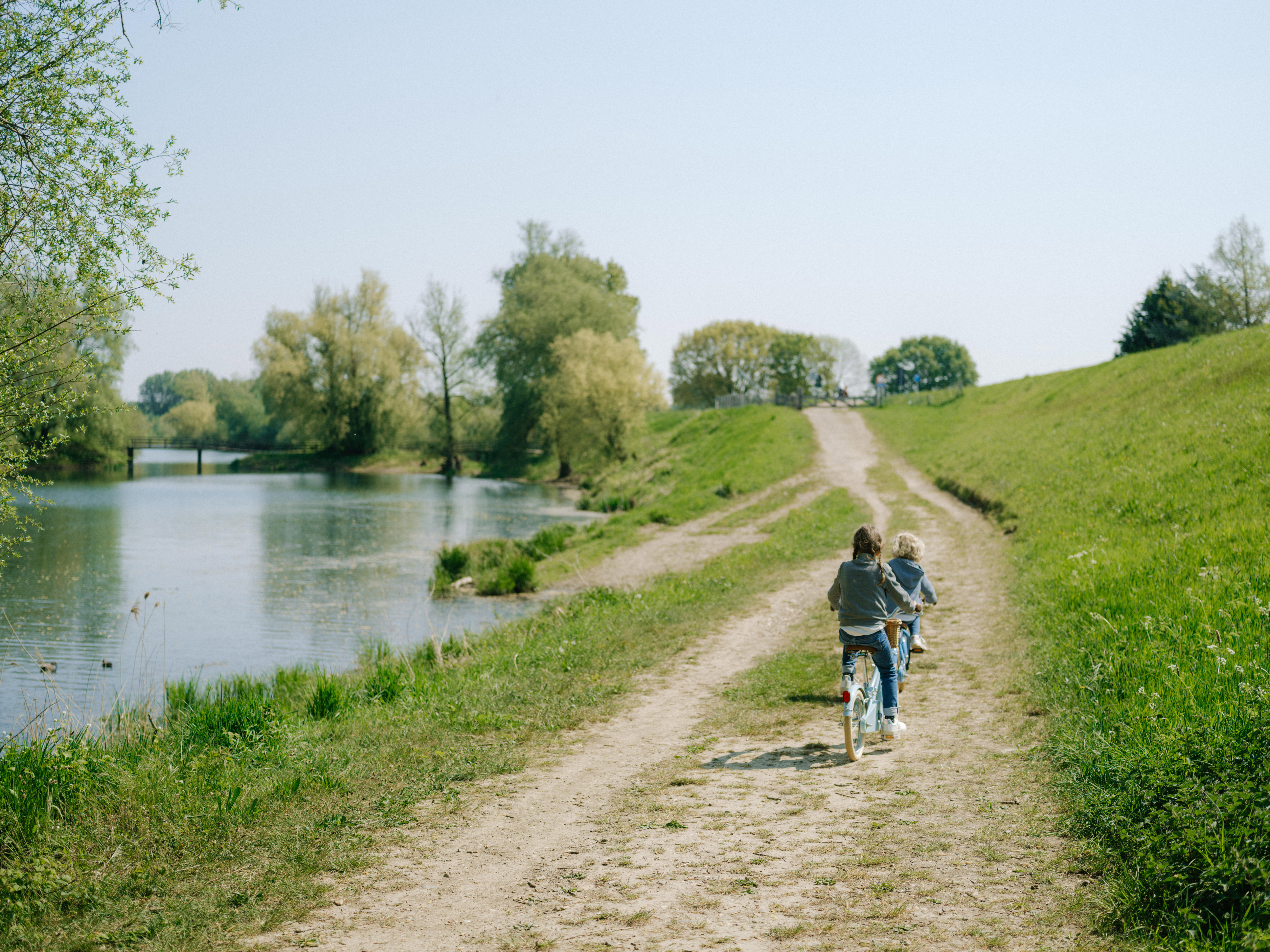 Fietsen langs de Maas